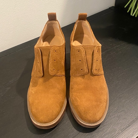 Extremely cool block-heel Tan Suede Women's Buck Shoes - Picture 2 of 5